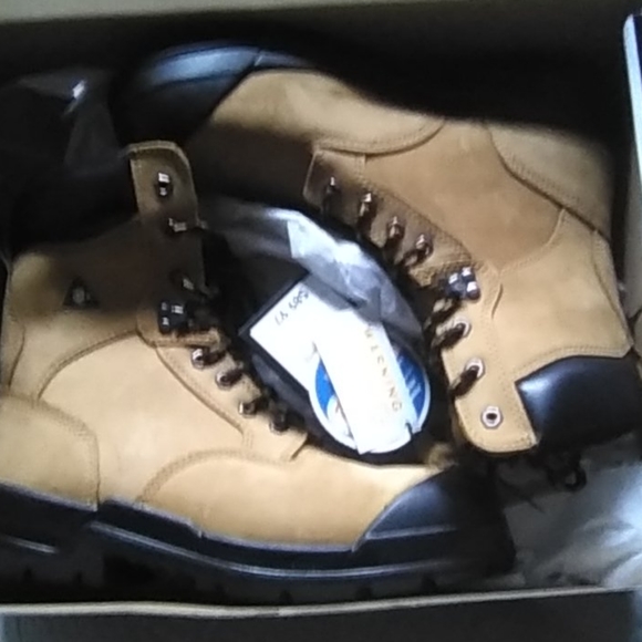 Work boots - Picture 2 of 3